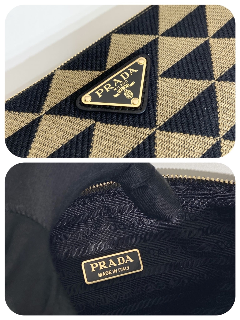 Pra*a triangle pouch